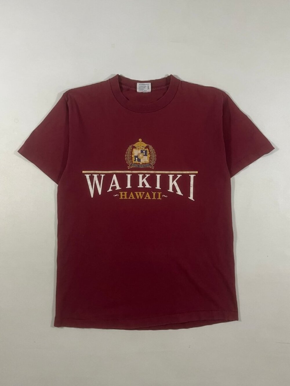 Vintage 90s Waikiki Hawaii Royal Heritage Crest Burgundy Souvenir T-Shirt L